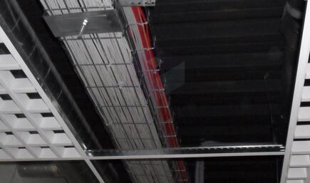 Прокладка кабельных лотков за подвесным потолком